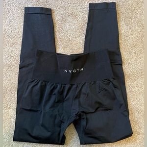 NVGTN Black Solid Seamless Leggings size SMALL
